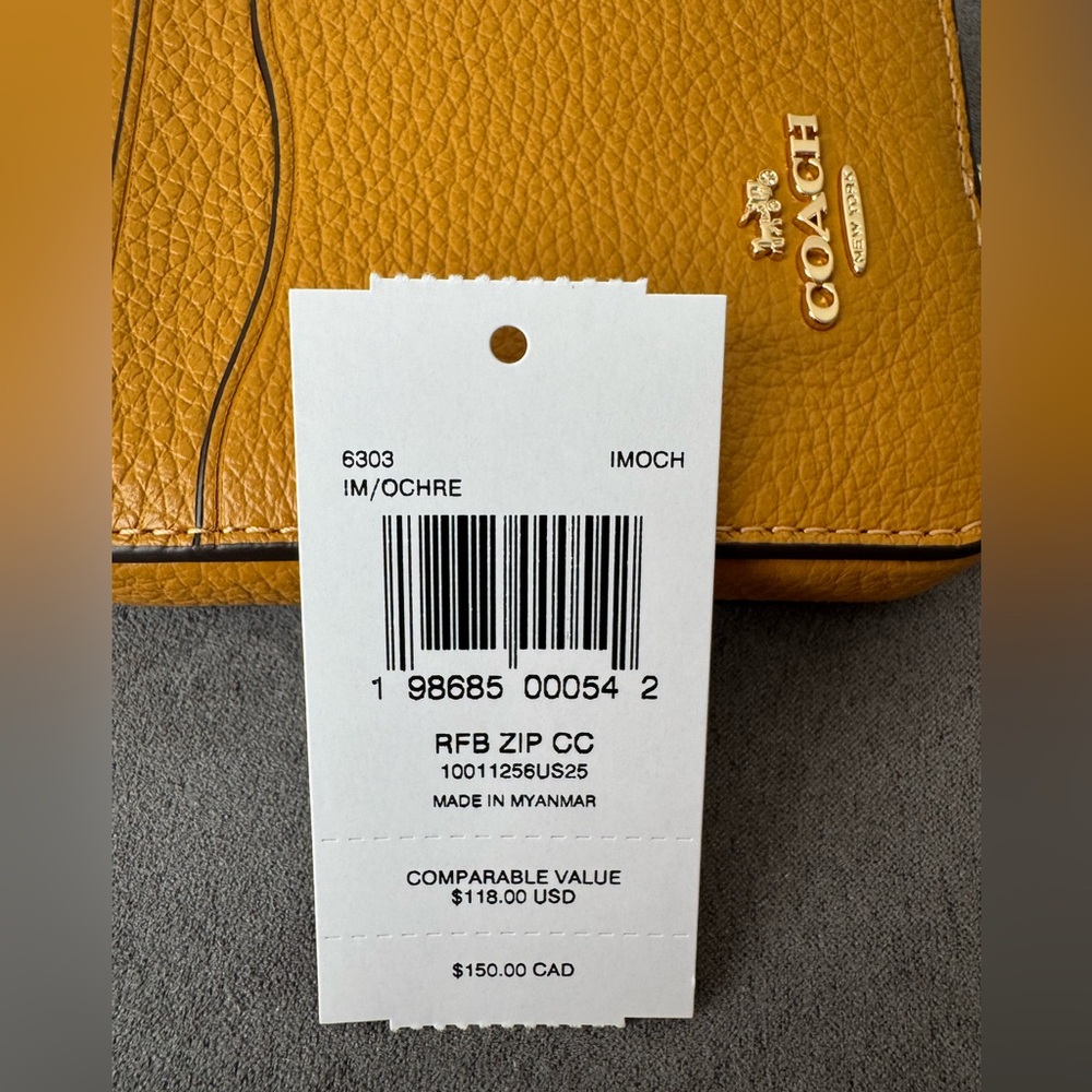 Coach Gold Yellow Leather Card Case Wallet New - Picture 7 of 7